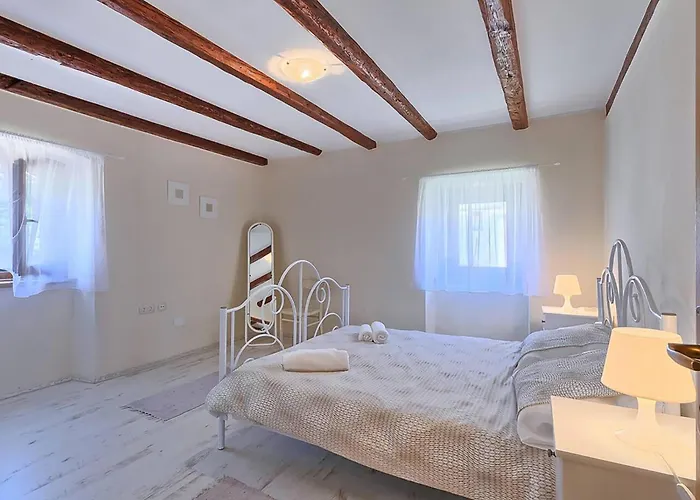 Beautiful In With Private Swimming Pool, Be Inside Or Outside * Barban